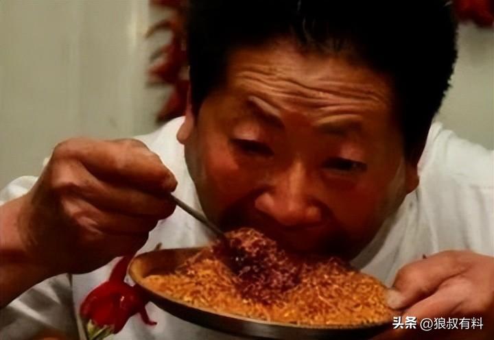 中国“辣王”李永志：5斤辣椒配白酒吃了38年，如今下场令人同情